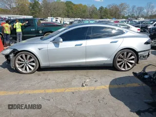 2014 Tesla Model S 60 z VIN 5YJSA1H16EFP28486, wystawiony jako IAAI lot #41887484 z przebiegiem 99 271 mil mil oraz . Historia ofert i sprzedaży dostępna na DreamBid. Obrazek 14.