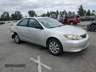 2005 Toyota Camry STD z VIN 4T1BE32K35U558818, wystawiony jako Copart lot #56023365 z przebiegiem 109 917 mil mil oraz Szkoda całkowita • Salvage title. Historia ofert i sprzedaży dostępna na DreamBid. Obrazek 4.