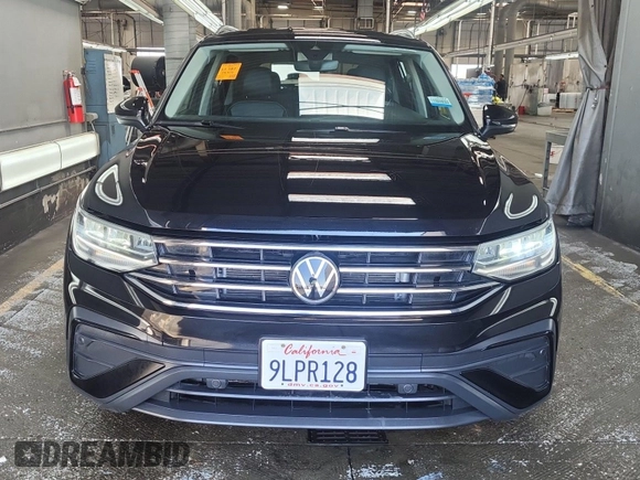 2024 Volkswagen Tiguan SE with VIN 3VV3B7AX8RM076346, listed as a IAAI auction lot 42734323 with 29,573 mi miles and . Bid and sale history available at DreamBid. Image 2.