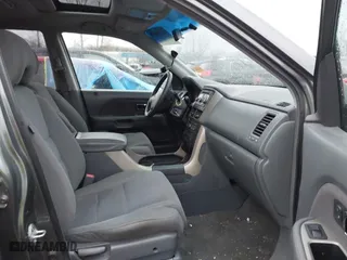 2008 Honda Pilot SE with VIN 5FNYF18378B003044, listed as a IAAI auction lot 41928670 with 204,640 mi miles. Bid and sale history available at carsss.com. Image 5.
