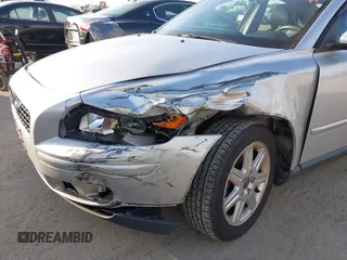 2006 Volvo S40 2.4L with VIN YV1MS382262208357, listed as a IAAI auction lot 41562014 with 104,468 mi miles. Bid and sale history available at carsss.com. Image 12.