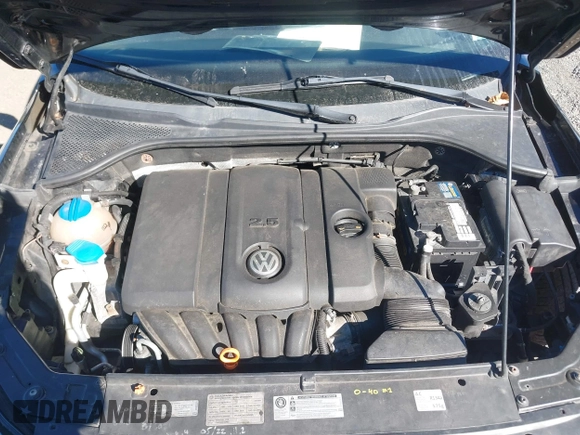 2012 Volkswagen Passat SE z VIN 1VWBP7A32CC077832, wystawiony jako IAAI lot #40637993 z przebiegiem 146 698 mil mil oraz . Historia ofert i sprzedaży dostępna na DreamBid. Obrazek 10.