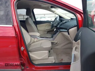 2016 Ford Escape SE with VIN 1FMCU0GX5GUA10252, listed as a IAAI auction lot 41686745 with 37,000 mi miles. Bid and sale history available at carsss.com. Image 5.