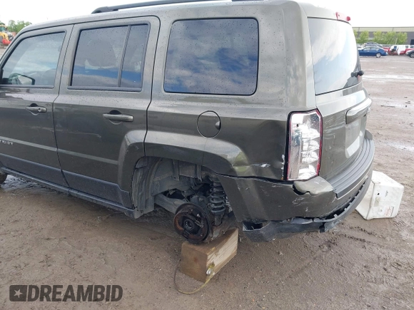 2016 Jeep Patriot Latitude with VIN 1C4NJPFB7GD537598, listed as a IAAI auction lot 42451489 with 131,401 mi miles and . Bid and sale history available at DreamBid. Image 6.