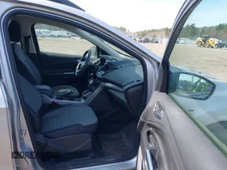 2016 Ford Escape SE z VIN 1FMCU9GXXGUB78201, wystawiony jako IAAI lot #42048676 z przebiegiem 139 144 mil mil oraz . Historia ofert i sprzedaży dostępna na DreamBid. Obrazek 5.