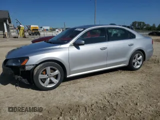 2013 Volkswagen Passat SE z VIN 1VWBN7A39DC123308, wystawiony jako Copart lot #53637955 z przebiegiem 148 069 mil mil oraz Szkoda całkowita • Salvage title. Historia ofert i sprzedaży dostępna na DreamBid. Obrazek 1.