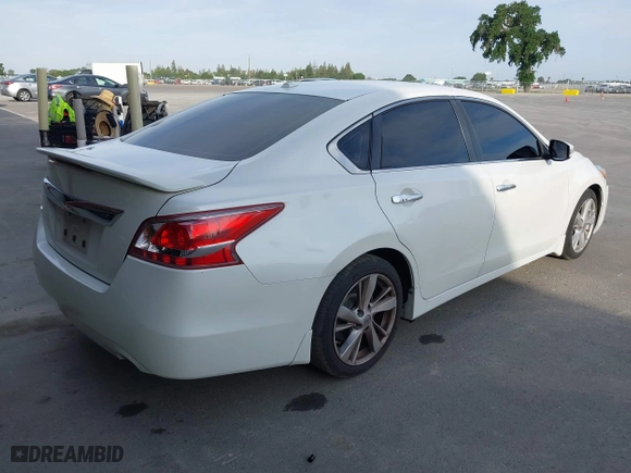2013 Nissan Altima 3.5 SL with VIN 1N4BL3AP9DC234645, listed as a IAAI auction lot 42034822 with 190,148 mi miles. Bid and sale history available at carsss.com. Image 4.