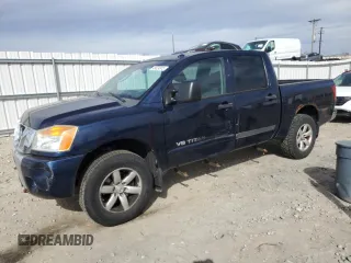 2011 Nissan Titan Pro-4X z VIN 1N6BA0EC6BN303599, wystawiony jako Copart lot #49324915 z przebiegiem 187 413 mil mil oraz Nie do naprawy. Historia ofert i sprzedaży dostępna na DreamBid. Obrazek 1.