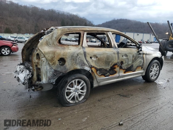 2015 Volvo XC60 T5 z VIN YV4612RK6F2666104, wystawiony jako Copart lot #85735704 z przebiegiem Nie podano mil oraz Szkoda całkowita • Salvage title. Historia ofert i sprzedaży dostępna na DreamBid. Obrazek 3.
