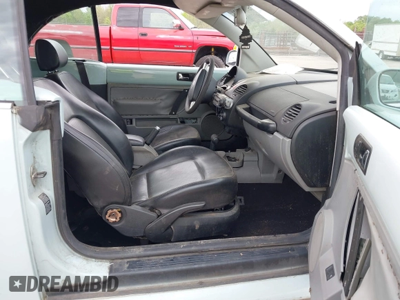2005 Volkswagen Beetle GL with VIN 3VWBM31Y45M313007, listed as a IAAI auction lot 42075021 with 176,274 mi miles and . Bid and sale history available at DreamBid. Image 5.