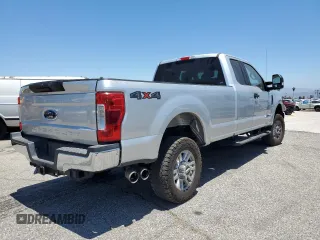 2019 Ford F-350 XL with VIN 1FT8X3BT0KEE13291, listed as a Copart auction lot 62368685 with 114,389 mi miles and Salvage title. Bid and sale history available at DreamBid. Image 3.