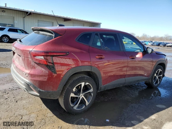 2024 Chevrolet Trax 1RS with VIN KL77LGE27RC036009, listed as a Copart auction lot 46897685 with 51,758 mi miles and Salvage Title. Bid and sale history available at carsss.com. Image 3.