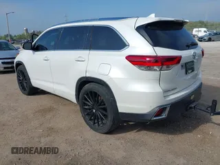 2018 Toyota Highlander Limited with VIN 5TDDZRFH1JS860254, listed as a IAAI auction lot 42263546 with 55,822 mi miles and . Bid and sale history available at DreamBid. Image 3.
