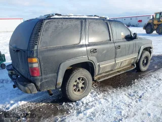 2004 Chevrolet Tahoe LS with VIN 1GNEK13Z84J223572, listed as a IAAI auction lot 41524330 with 286,006 mi miles. Bid and sale history available at carsss.com. Image 4.