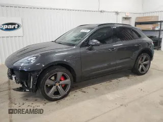 2023 Porsche Macan S z VIN WP1AG2A58PLB41864, wystawiony jako Copart lot #56189785 z przebiegiem 7112 mil mil oraz Szkody całkowita. Historia ofert i sprzedaży dostępna na DreamBid. Obrazek 1.