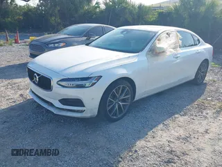 2018 Volvo S90 Momentum z VIN LVY992MK6JP031811, wystawiony jako IAAI lot #42301680 z przebiegiem Nie podano mil oraz . Historia ofert i sprzedaży dostępna na DreamBid. Obrazek 2.