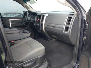 2017 Ram 1500 SLT z VIN 1C6RR6GG3HS775368, wystawiony jako IAAI lot #41374108 z przebiegiem 146 811 mil mil oraz . Historia ofert i sprzedaży dostępna na DreamBid. Obrazek 5.