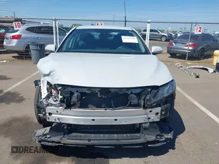 2024 Toyota Camry LE z VIN 4T1C11AK3RU214854, wystawiony jako IAAI lot #42143146 z przebiegiem 50 344 mil mil oraz . Historia ofert i sprzedaży dostępna na DreamBid. Obrazek 6.