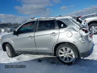 2015 Mitsubishi Outlander ES z VIN 4A4AP3AU0FE040621, wystawiony jako IAAI lot #41364883 z przebiegiem 187 454 mil mil oraz . Historia ofert i sprzedaży dostępna na DreamBid. Obrazek 14.