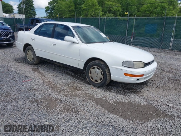 1992 Toyota Camry LE z VIN 4T1SK12E0NU021654, wystawiony jako IAAI lot #42305378 z przebiegiem 305 421 mil mil oraz . Historia ofert i sprzedaży dostępna na DreamBid. Obrazek 1.