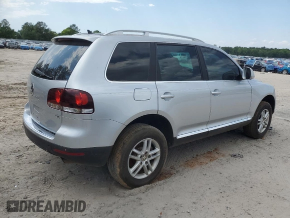 2008 Volkswagen Touareg V6 z VIN WVGBE77L98D003580, wystawiony jako Copart lot #52444235 z przebiegiem 150 876 mil mil oraz Szkoda całkowita • Salvage title. Historia ofert i sprzedaży dostępna na DreamBid. Obrazek 3.