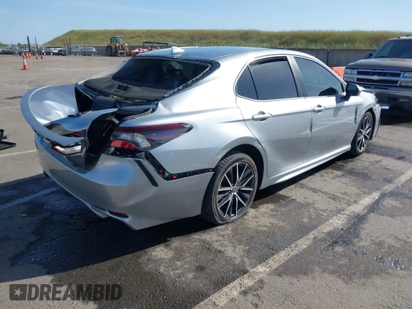 2022 Toyota Camry SE z VIN 4T1G11AK3NU638448, wystawiony jako IAAI lot #42087578 z przebiegiem 58 529 mil mil oraz . Historia ofert i sprzedaży dostępna na DreamBid. Obrazek 4.