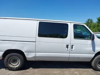 2014 Ford Econoline Cargo Commercial z VIN 1FTNE1EW2EDA43975, wystawiony jako IAAI lot #42416000 z przebiegiem 171 430 mil mil oraz . Historia ofert i sprzedaży dostępna na DreamBid. Obrazek 13.