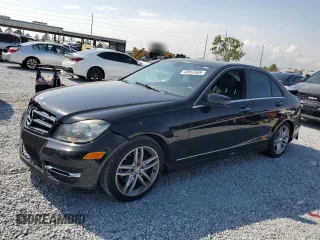 2014 Mercedes-Benz C 250 Sport z VIN WDDGF4HB4EA940397, wystawiony jako Copart lot #48552465 z przebiegiem 132 003 mil mil oraz Szkoda całkowita • Salvage title. Historia ofert i sprzedaży dostępna na DreamBid. Obrazek 1.
