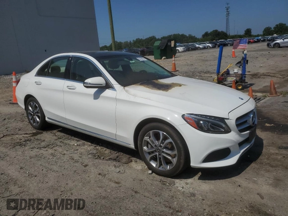 2017 Mercedes-Benz C 300 z VIN 55SWF4KB9HU220182, wystawiony jako Copart lot #62109395 z przebiegiem Nie podano mil oraz Szkoda całkowita • Salvage title. Historia ofert i sprzedaży dostępna na DreamBid. Obrazek 4.