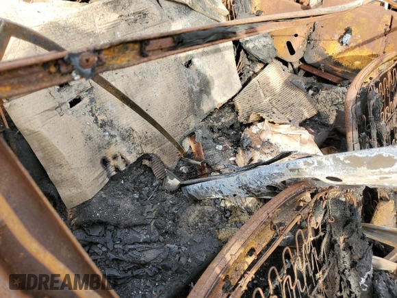 1966 Ford Mustang z VIN 6F08C385335, wystawiony jako Copart lot #42833715 z przebiegiem Nie podano mil oraz Nie do naprawy • Non repairable. Historia ofert i sprzedaży dostępna na DreamBid. Obrazek 10.