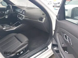 2020 BMW 3 Series 330i z VIN 3MW5R1J08L8B15226, wystawiony jako IAAI lot #41885915 z przebiegiem 75 347 mil mil oraz . Historia ofert i sprzedaży dostępna na DreamBid. Obrazek 5.