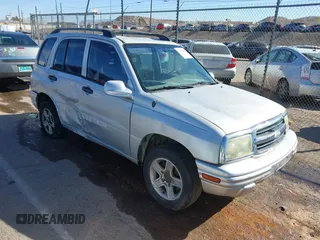 2002 Chevrolet Tracker LT z VIN 2CNBE634X26928304, wystawiony jako IAAI lot #41785880 z przebiegiem 199 542 mil mil oraz . Historia ofert i sprzedaży dostępna na DreamBid. Obrazek 1.