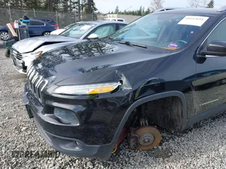 2014 Jeep Cherokee Latitude with VIN 1C4PJMCS0EW169696, listed as a IAAI auction lot 41647691 with 98,919 mi miles. Bid and sale history available at carsss.com. Image 6.