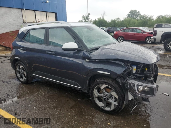 2024 Hyundai Venue SEL z VIN KMHRC8A36RU297850, wystawiony jako Copart lot #62451564 z przebiegiem 4 135 mil mil oraz Szkoda całkowita • Salvage title. Historia ofert i sprzedaży dostępna na DreamBid. Obrazek 4.