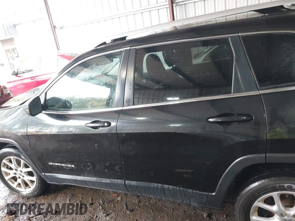 2014 Jeep Cherokee Latitude with VIN 1C4PJLCS2EW116959, listed as a IAAI auction lot 41926058 with 69,280 mi miles. Bid and sale history available at carsss.com. Image 14.