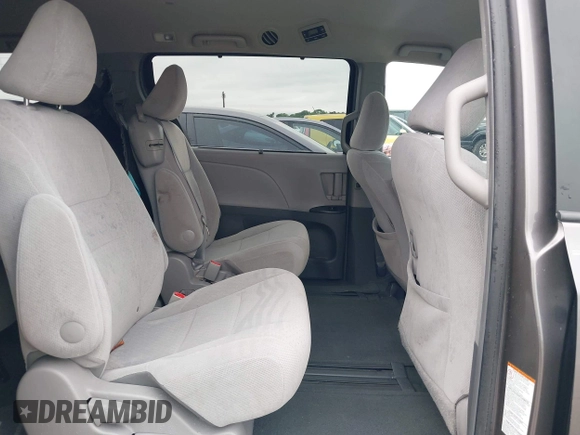 2015 Toyota Sienna LE AAS z VIN 5TDKK3DCXFS612396, wystawiony jako IAAI lot #42172932 z przebiegiem 90 440 mil mil oraz . Historia ofert i sprzedaży dostępna na DreamBid. Obrazek 8.