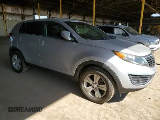 2013 Kia Sportage LX z VIN KNDPB3A20D7374714, wystawiony jako Copart lot #60260025 z przebiegiem 68 178 mil mil oraz Czysty tytuł • Clean title. Historia ofert i sprzedaży dostępna na DreamBid. Obrazek 4.