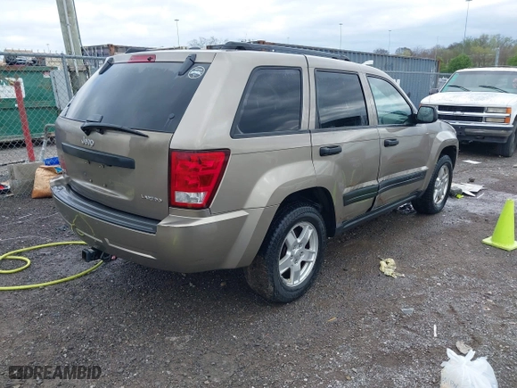 2005 Jeep Grand Cherokee Laredo with VIN 1J4HR48N25C608120, listed as a IAAI auction lot 41933071 with 213,189 mi miles. Bid and sale history available at carsss.com. Image 4.