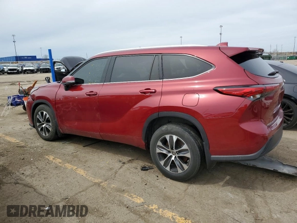 2022 Toyota Highlander XLE with VIN 5TDHZRBH6NS570427, listed as a Copart auction lot 51982165 with 34,072 mi miles and Clean title. Bid and sale history available at DreamBid. Image 2.