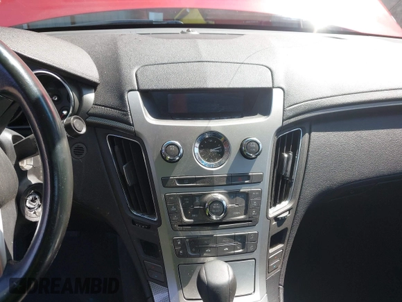 2008 Cadillac CTS RWD z VIN 1G6DF577780145647, wystawiony jako IAAI lot #42214142 z przebiegiem 226 122 mil mil oraz . Historia ofert i sprzedaży dostępna na DreamBid. Obrazek 6.