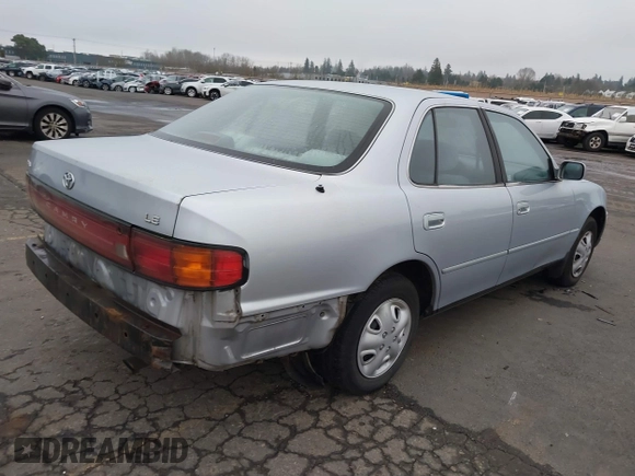 1994 Toyota Camry LE with VIN JT2SK12E2R0207688, listed as a IAAI auction lot 41323827 with 162,680 mi miles. Bid and sale history available at carsss.com. Image 4.