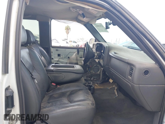 2004 Chevrolet Silverado 1500 Work Truck with VIN 2GCEC19T641229261, listed as a IAAI auction lot 41945835 with 197,667 mi miles. Bid and sale history available at carsss.com. Image 5.