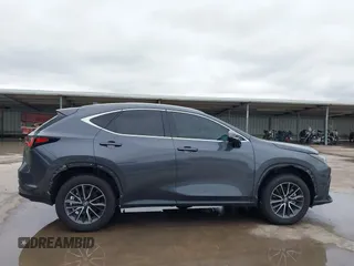 2024 Lexus NX 250 Premium z VIN 2T2GDCAZ7RC015465, wystawiony jako IAAI lot #42171196 z przebiegiem 14 322 mil mil oraz . Historia ofert i sprzedaży dostępna na DreamBid. Obrazek 14.