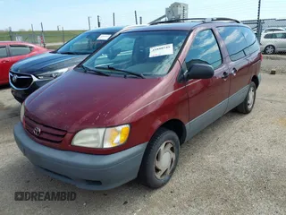 2001 Toyota Sienna LE with VIN 4T3ZF13C91U350273, listed as a IAAI auction lot 41880749 with 289,542 mi miles. Bid and sale history available at carsss.com. Image 2.