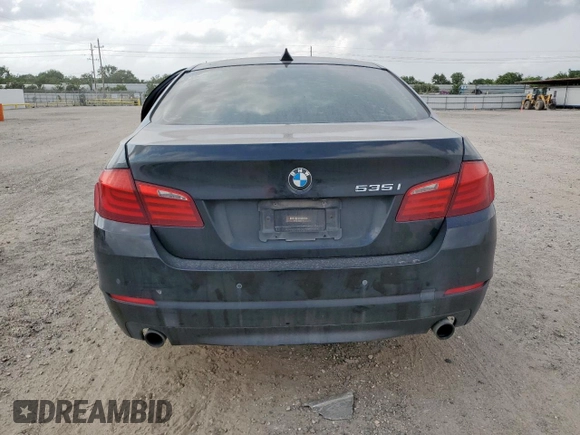 2011 BMW 5 Series 535i z VIN WBAFR7C58BC807154, wystawiony jako Copart lot #56888895 z przebiegiem Nie podano mil oraz Szkoda całkowita • Salvage title. Historia ofert i sprzedaży dostępna na DreamBid. Obrazek 6.