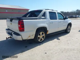 2007 Chevrolet Avalanche LTZ with VIN 3GNFK12347G281010, listed as a IAAI auction lot 42069798 with 203,042 mi miles. Bid and sale history available at carsss.com. Image 4.