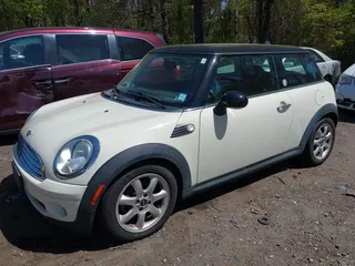2007 MINI Hardtop with VIN WMWMF33527TT54584, listed as a IAAI auction lot 42166126 with 85,978 mi miles and . Bid and sale history available at DreamBid. Image 2.