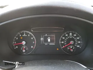 2016 Kia Sorento LX z VIN 5XYPGDA55GG114138, wystawiony jako Copart lot #45739435 z przebiegiem 100 010 mil mil oraz Szkoda całkowita • Salvage title. Historia ofert i sprzedaży dostępna na DreamBid. Obrazek 9.