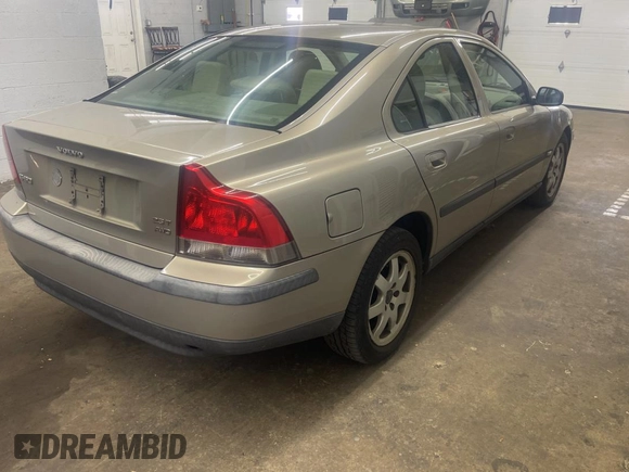 2004 Volvo S60 with VIN YV1RH59H042394920, listed as a Copart auction lot 83572644 with 131,007 mi miles and Clean Title. Bid and sale history available at carsss.com. Image 4.