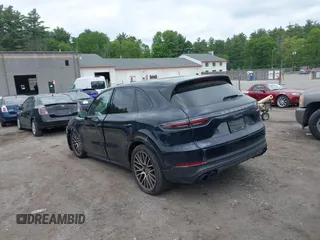 2023 Porsche Cayenne z VIN WP1AA2AY4PDA04443, wystawiony jako IAAI lot #42356928 z przebiegiem 29 630 mil mil oraz . Historia ofert i sprzedaży dostępna na DreamBid. Obrazek 3.
